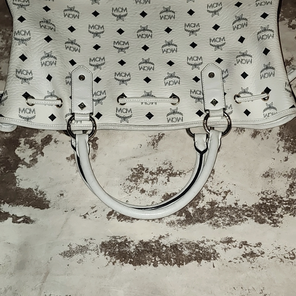 Auth MCM Visetos White Drawstring Bucket Two way bag. - Picture 10 of 16